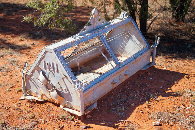 1911 Metal Grave