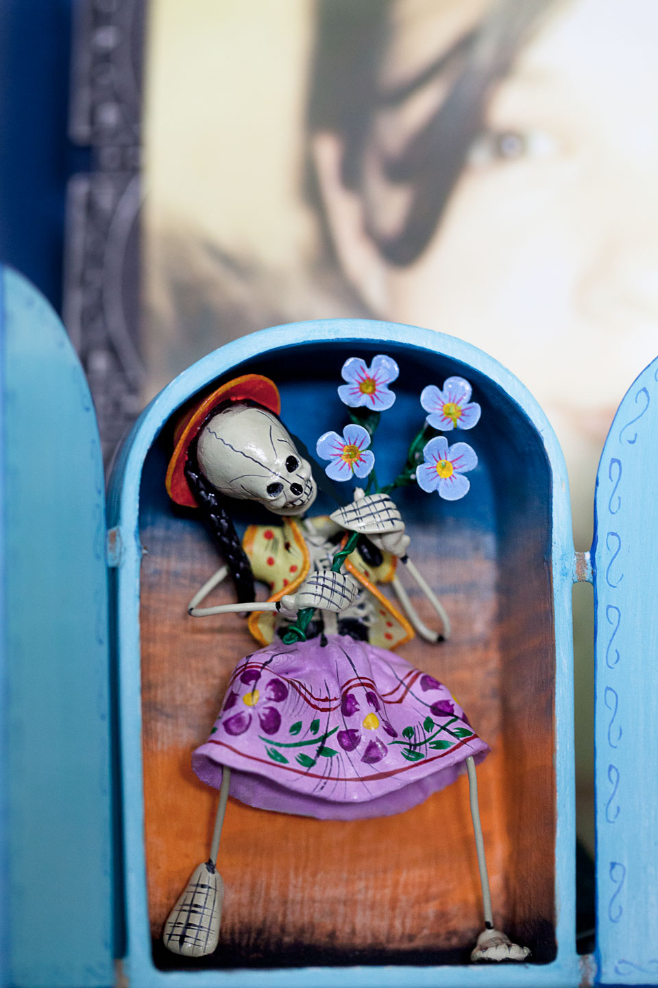 Alcidez Quispe Retablo Girl with Flowers