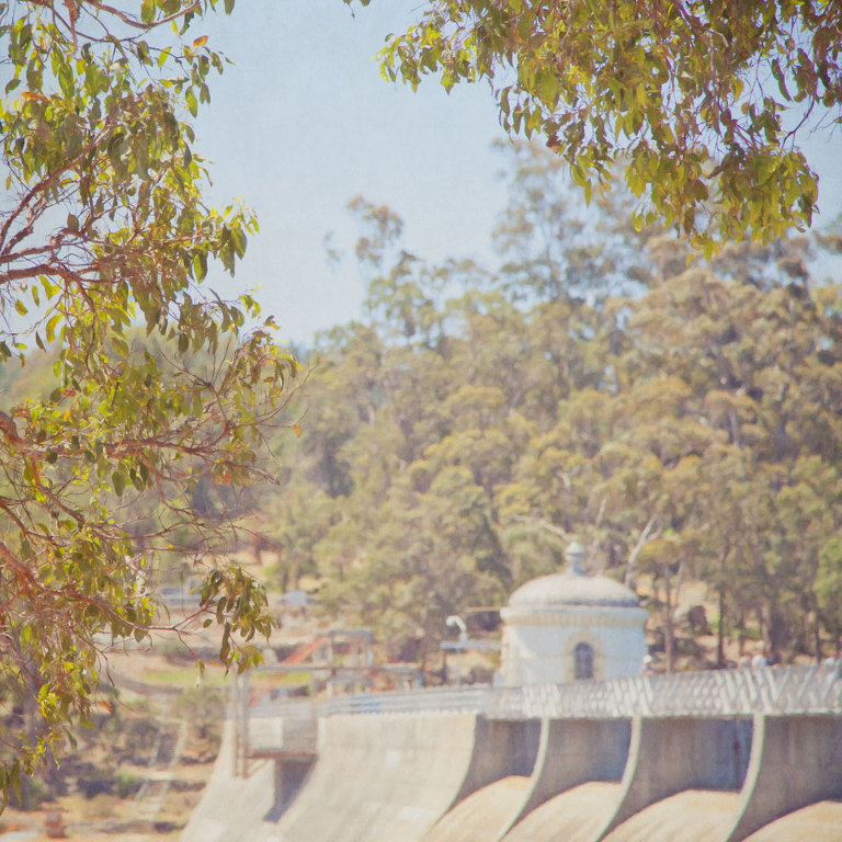 Weir wall